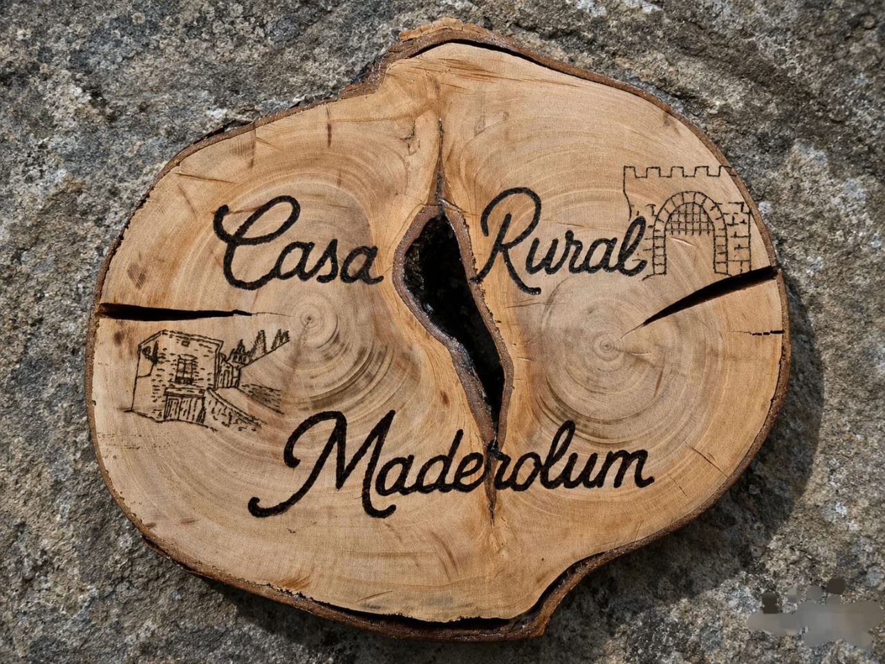 Detalle rústico, histórico y acogedor de la Casa Rural MaderoluM