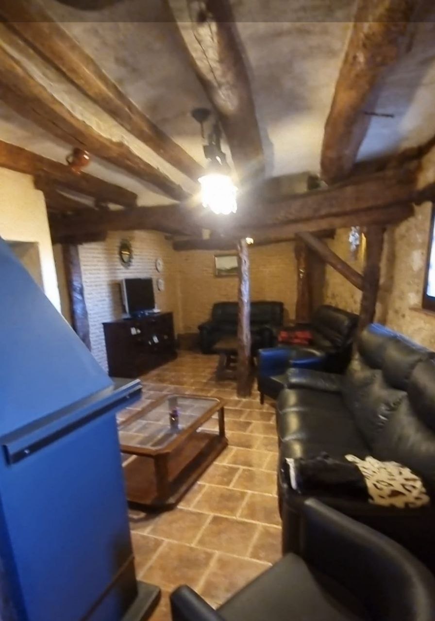 Rincón de lectura rústico de la casa rural MaderoluM